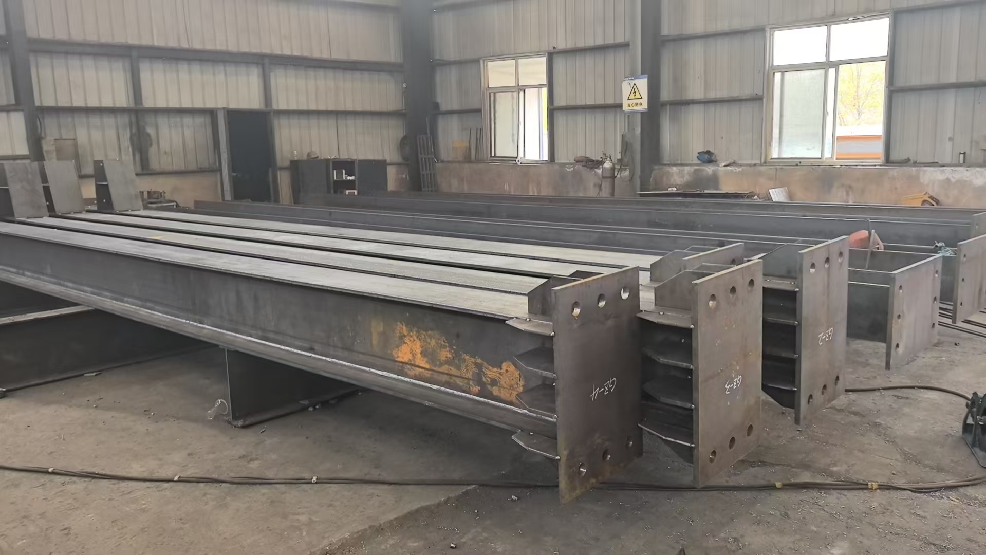 近期加工廠(chǎng)加工鋼結(jié)構(gòu)類(lèi)型(鋼欄桿、門(mén)式剛架、框架結(jié)構(gòu)、屋面設(shè)備基礎(chǔ)鋼架等)