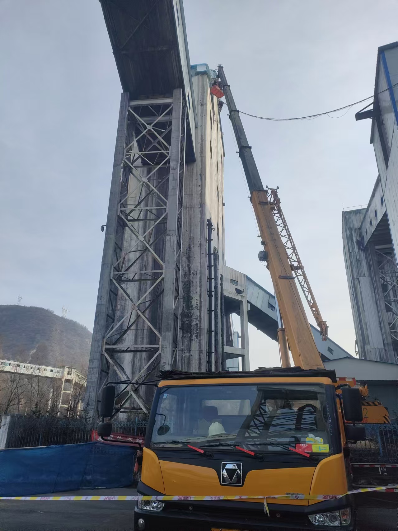 甘肅華亭煤電股份有限公司集中洗選廠矸石倉改造工程安裝現場