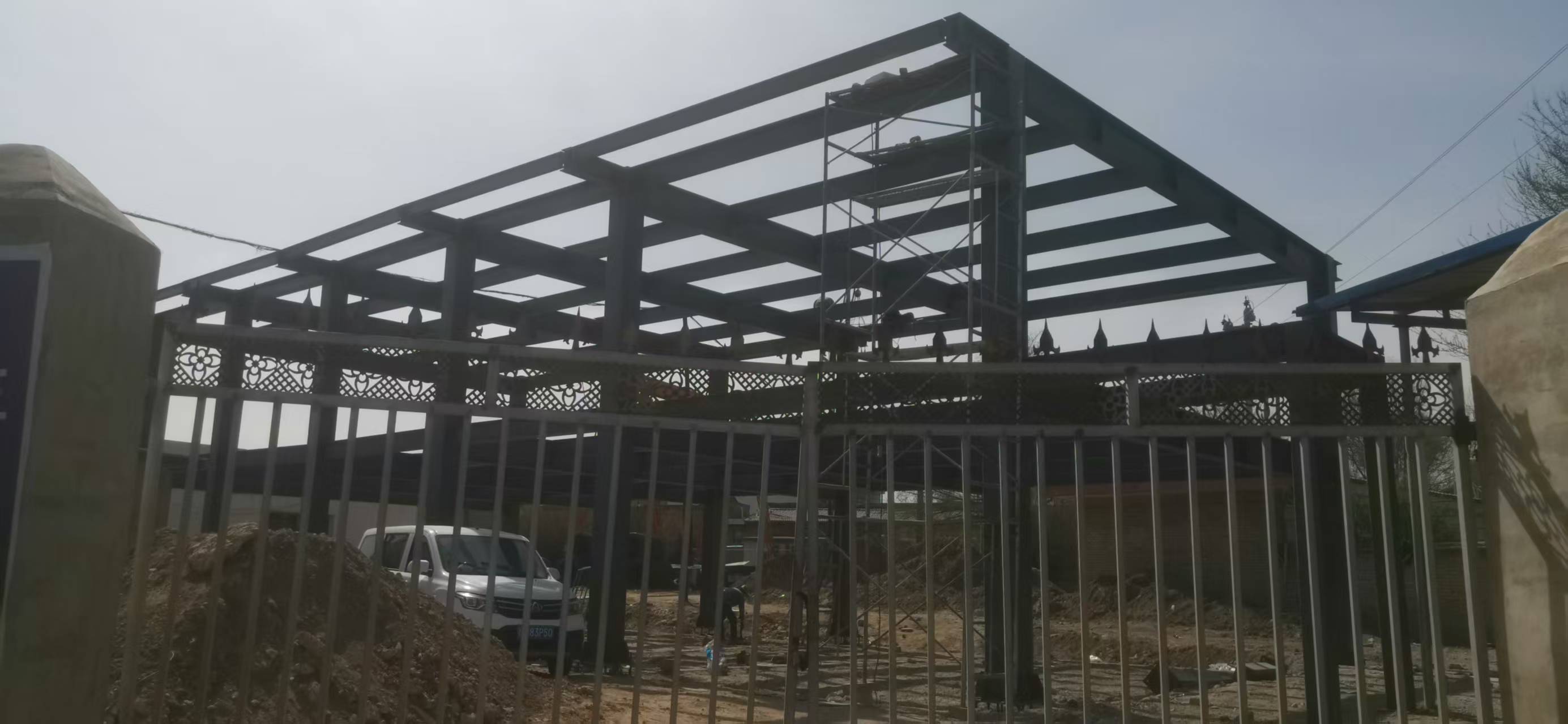 榆中縣甘草店鎮(zhèn)西村發(fā)展村集體經(jīng)濟(jì)建設(shè)項(xiàng)目(二期)鋼結(jié)構(gòu)安裝