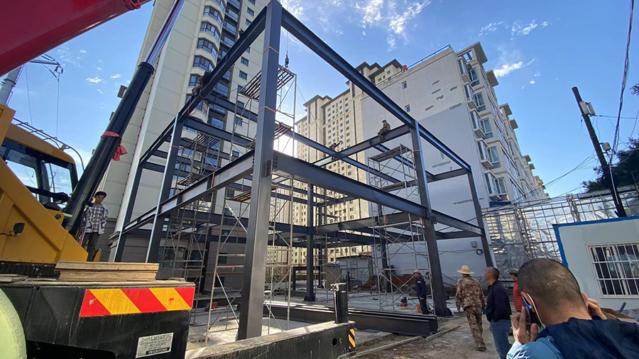 亨威興隆府二層商鋪鋼結構安裝中